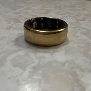 Oura gen 3 horizon ring size 8- gold